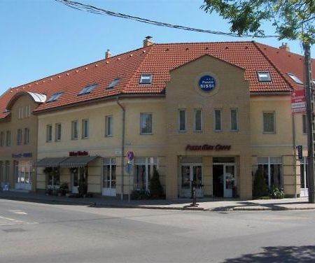 Panzio Sissi Hotel Godollo Bagian luar foto