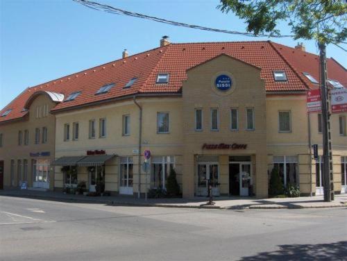 Panzio Sissi Hotel Godollo Bagian luar foto