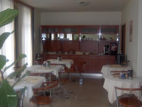 Panzio Sissi Hotel Godollo Bagian luar foto