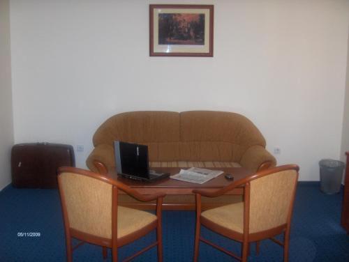 Panzio Sissi Hotel Godollo Bagian luar foto